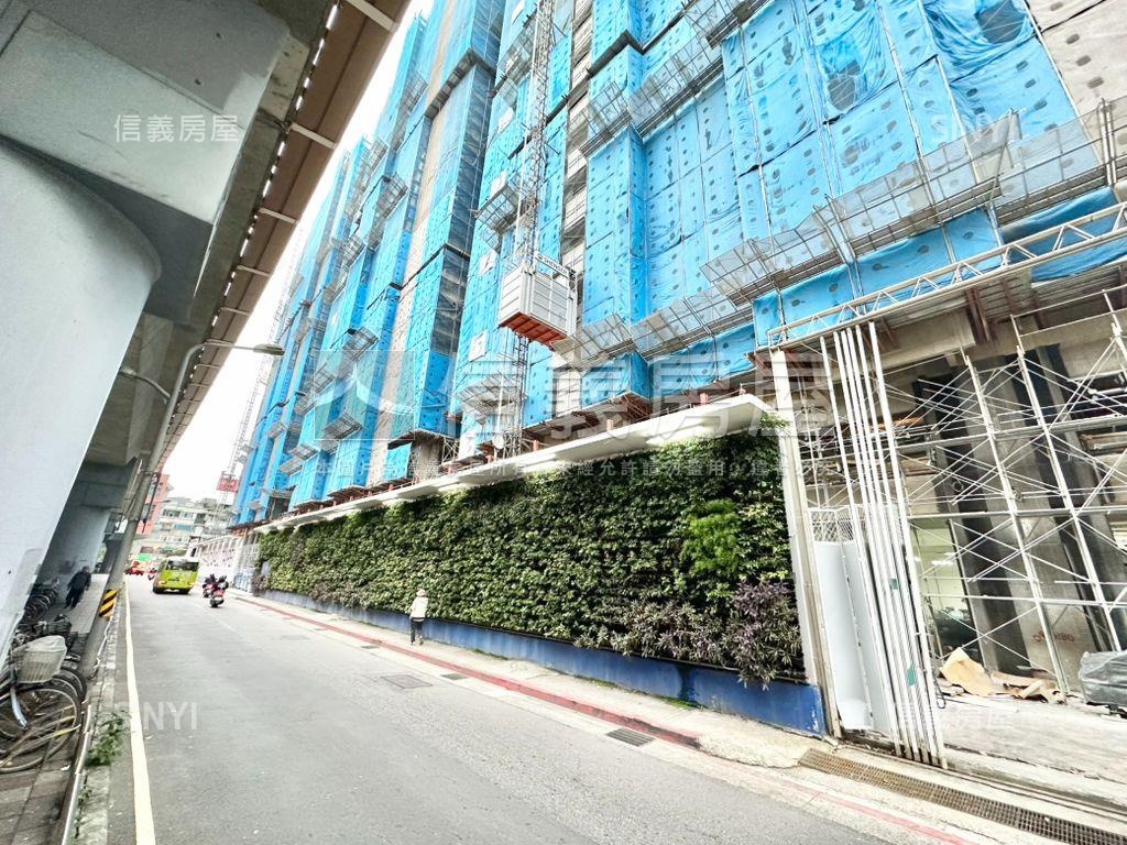 麟光信義全新燙金店面房屋室內格局與周邊環境