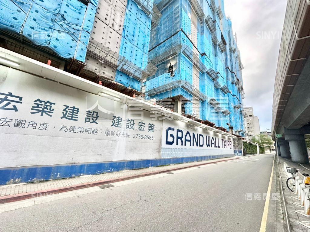 麟光信義全新燙金店面房屋室內格局與周邊環境