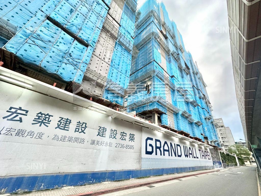 麟光信義全新燙金店面房屋室內格局與周邊環境