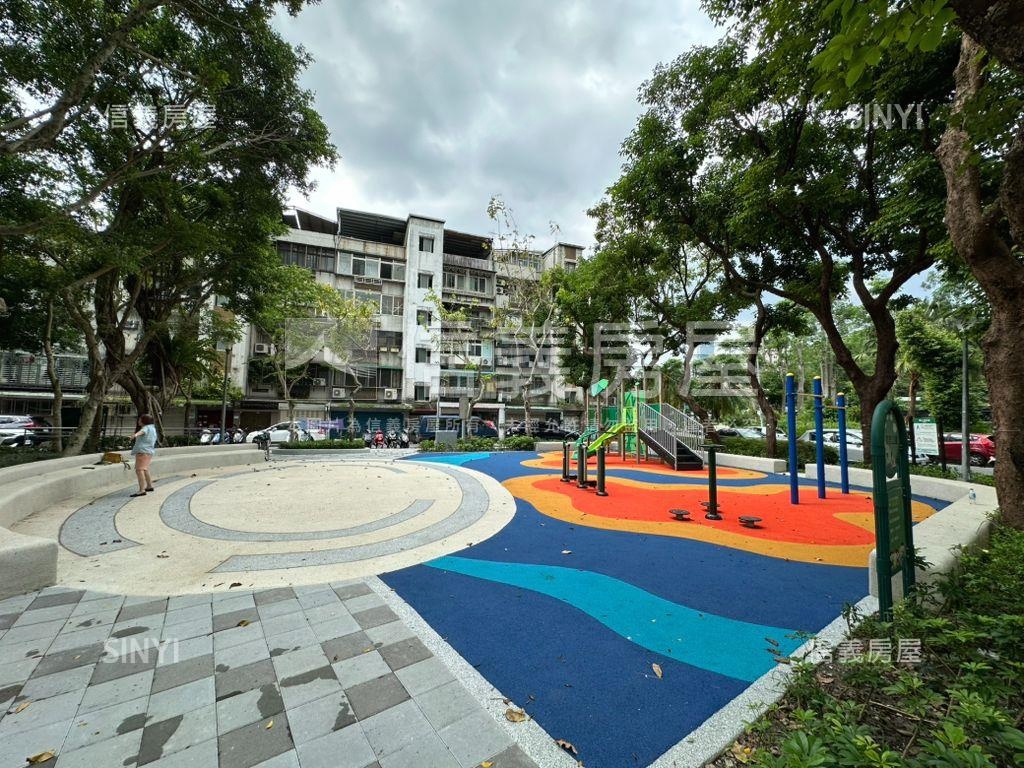 麟光信義全新燙金店面房屋室內格局與周邊環境