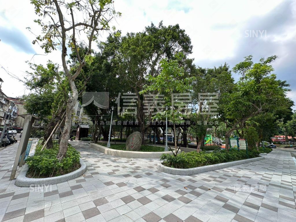 麟光信義全新燙金店面房屋室內格局與周邊環境