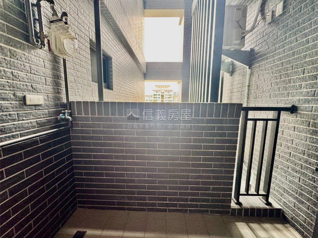 昂峰聚羨岱３房平車房屋室內格局與周邊環境