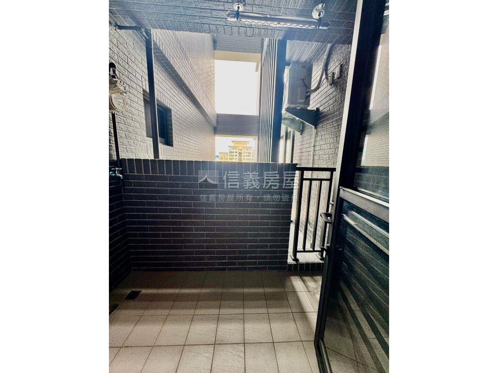 昂峰聚羨岱３房平車房屋室內格局與周邊環境