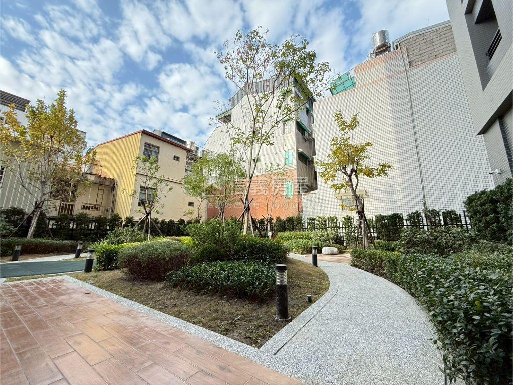 昂峰聚羨岱３房平車房屋室內格局與周邊環境
