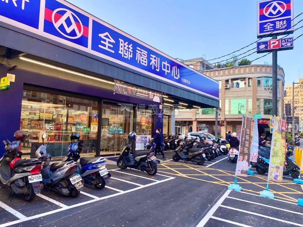 昂峰聚羨岱３房平車房屋室內格局與周邊環境