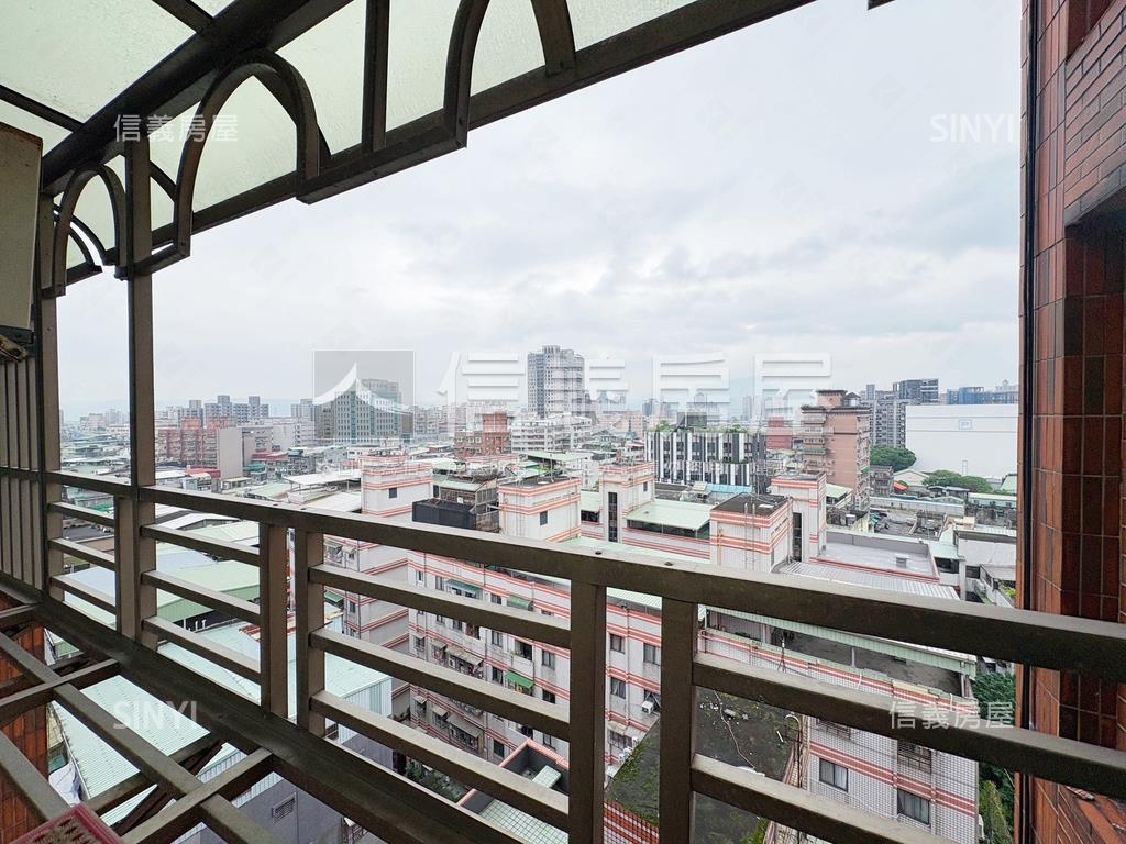 雙捷運雙主臥的電梯大樓房屋室內格局與周邊環境