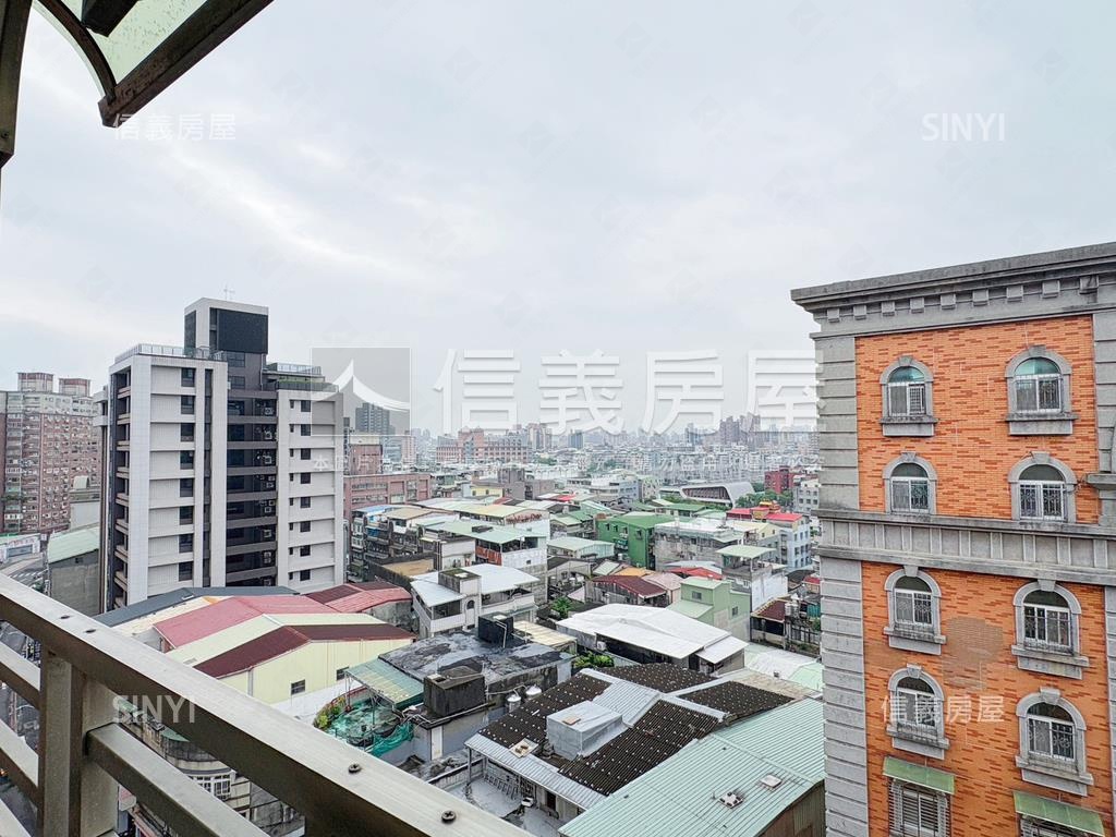 雙捷運雙主臥的電梯大樓房屋室內格局與周邊環境