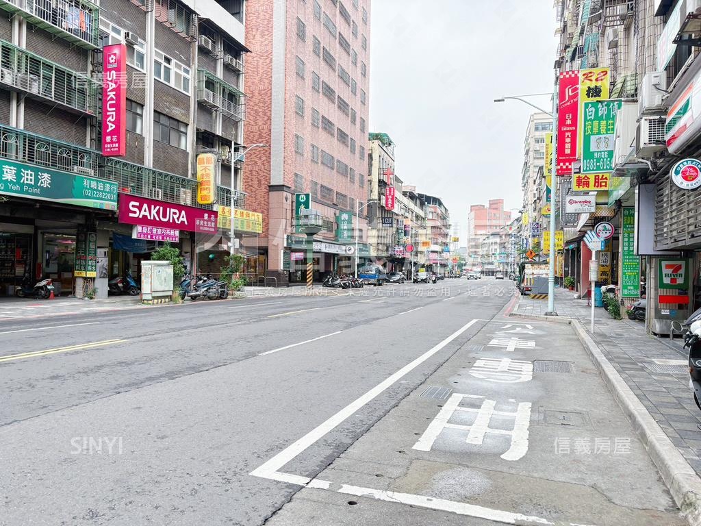 雙捷運雙主臥的電梯大樓房屋室內格局與周邊環境