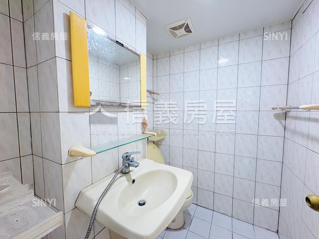 雙捷運雙主臥的電梯大樓房屋室內格局與周邊環境