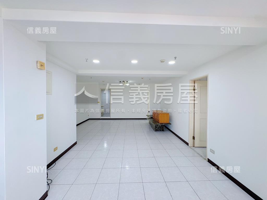 雙捷運雙主臥的電梯大樓房屋室內格局與周邊環境