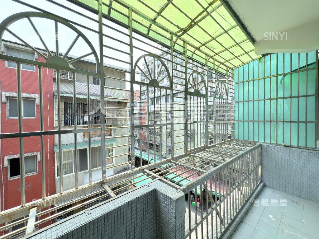 新民路精美頂加房屋室內格局與周邊環境