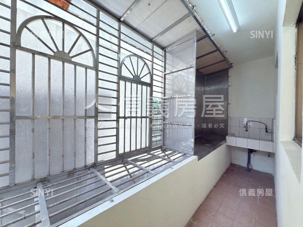 新民路精美頂加房屋室內格局與周邊環境