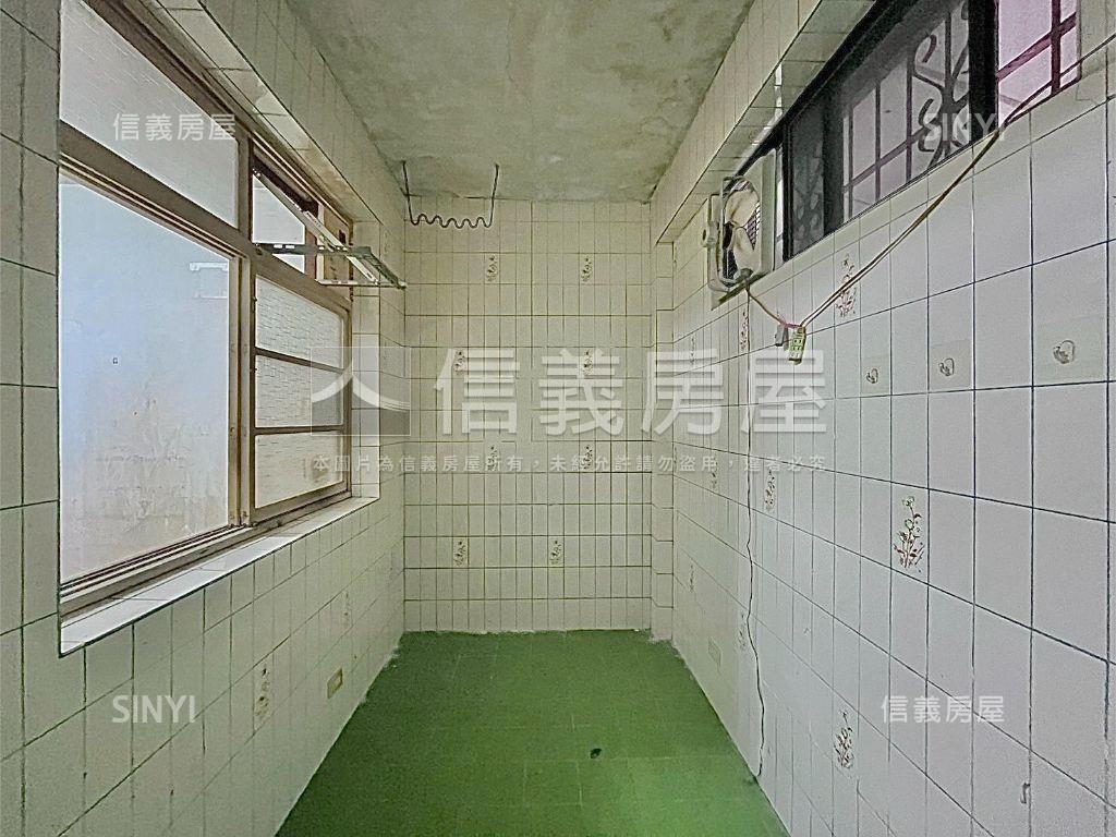捷運１０１站★面公園一樓房屋室內格局與周邊環境