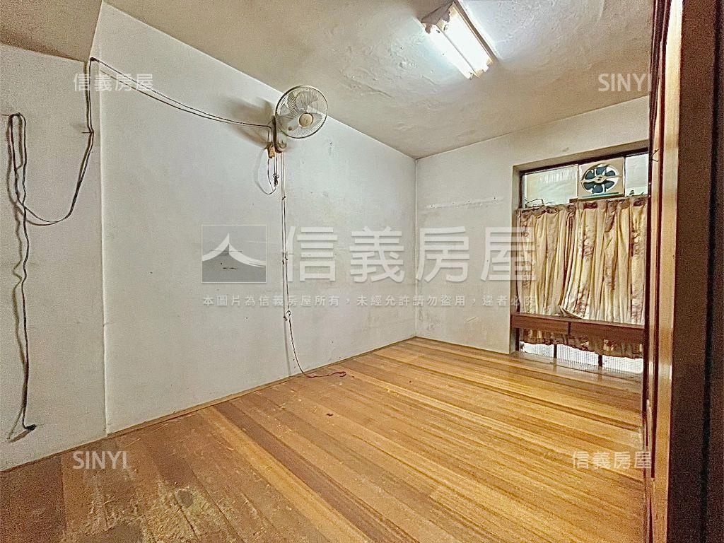 捷運１０１站★面公園一樓房屋室內格局與周邊環境
