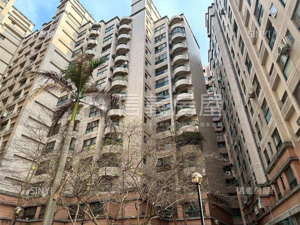 椰城｜裝潢美房雙車房屋室內格局與周邊環境