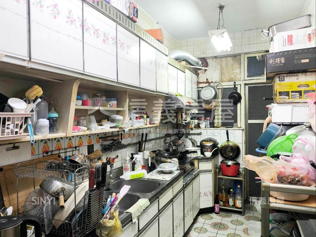 永吉路國泰方正二樓公寓房屋室內格局與周邊環境