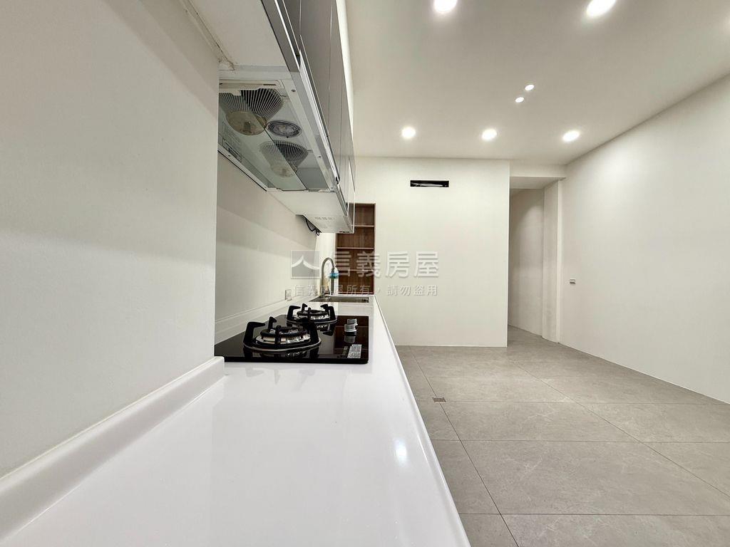 仁和二街美美透天房屋室內格局與周邊環境