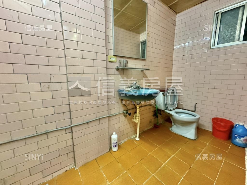 近雙軌正街邊間透天房屋室內格局與周邊環境