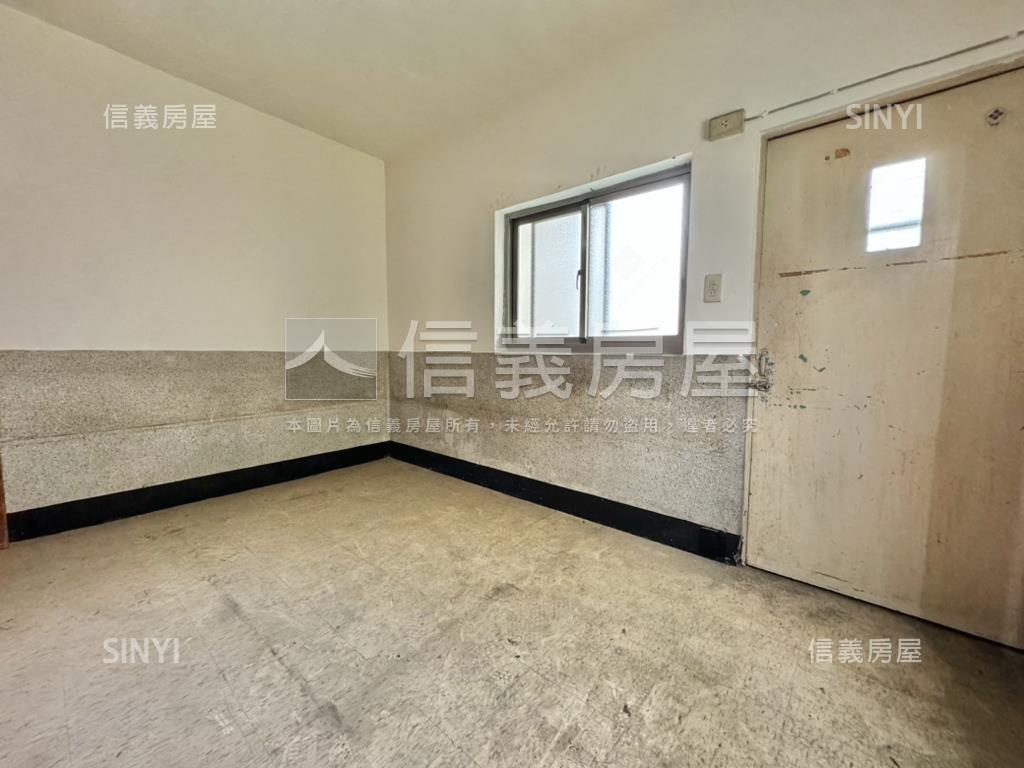 近雙軌正街邊間透天房屋室內格局與周邊環境