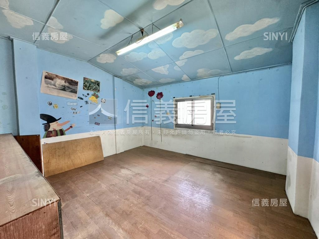 近雙軌正街邊間透天房屋室內格局與周邊環境