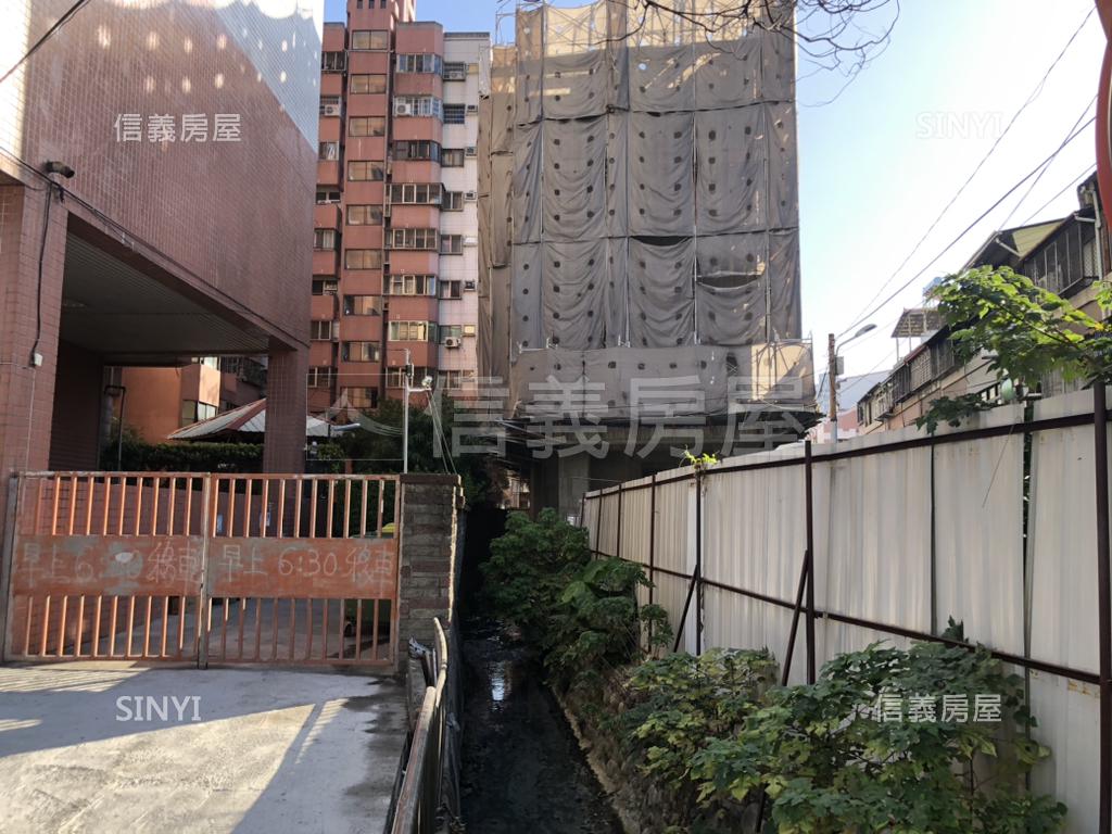 潭子臨路電梯４房別墅房屋室內格局與周邊環境