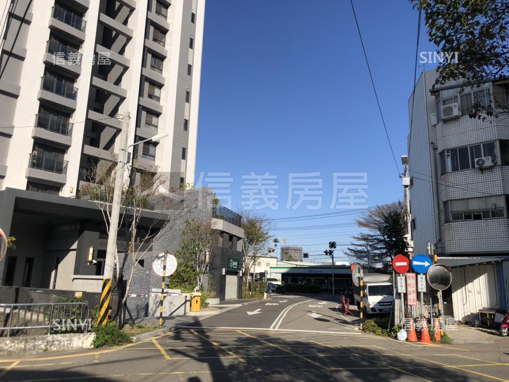 潭子臨路電梯４房別墅房屋室內格局與周邊環境