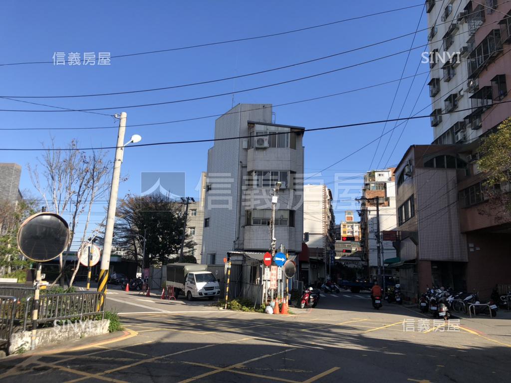 潭子臨路電梯４房別墅房屋室內格局與周邊環境