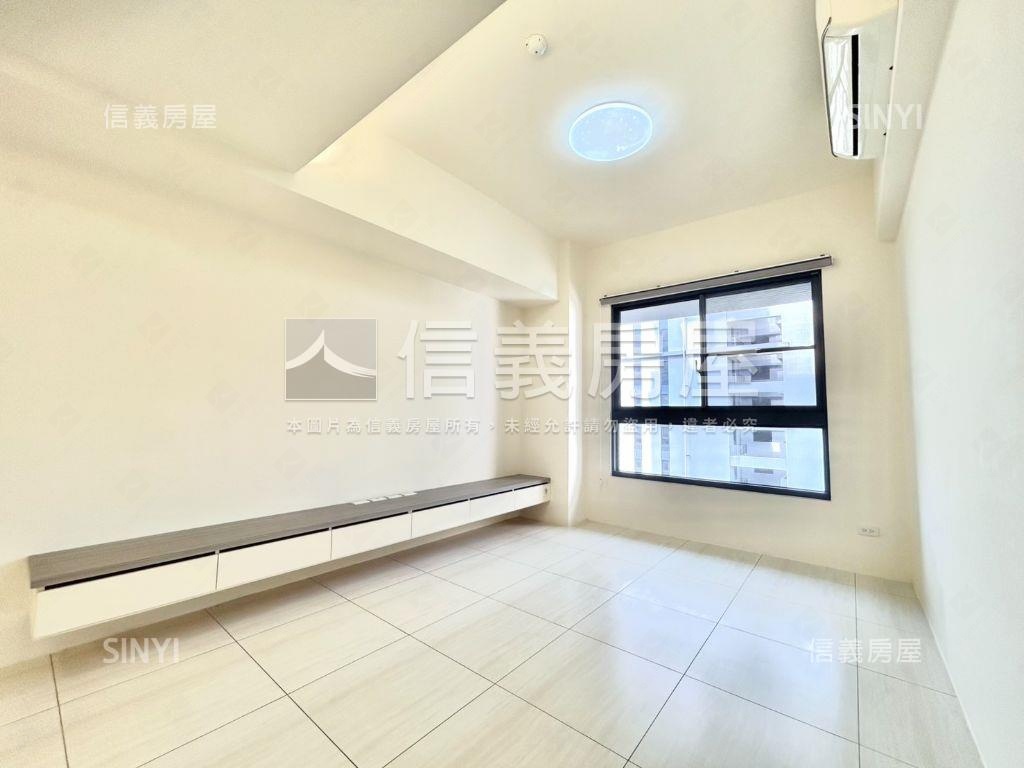 世紀．鑫城４房平面車位房屋室內格局與周邊環境