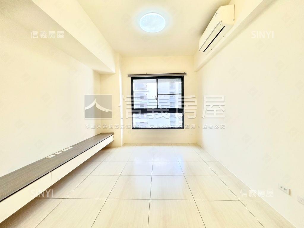 世紀．鑫城４房平面車位房屋室內格局與周邊環境