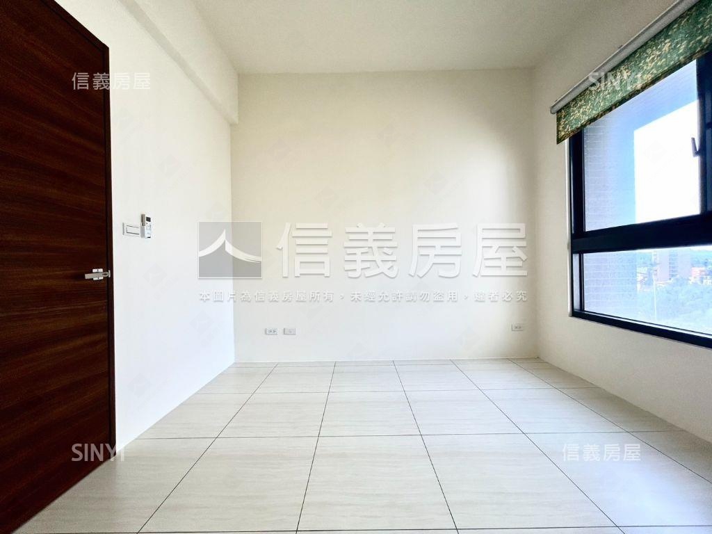 世紀．鑫城４房平面車位房屋室內格局與周邊環境