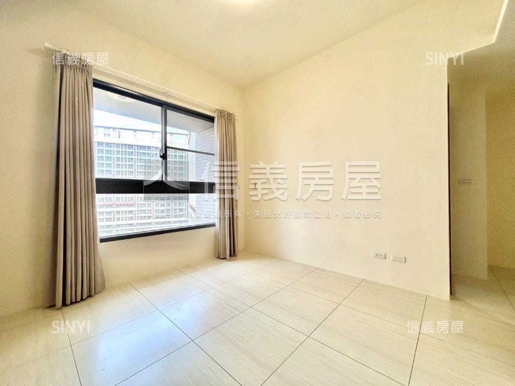 世紀．鑫城４房平面車位房屋室內格局與周邊環境