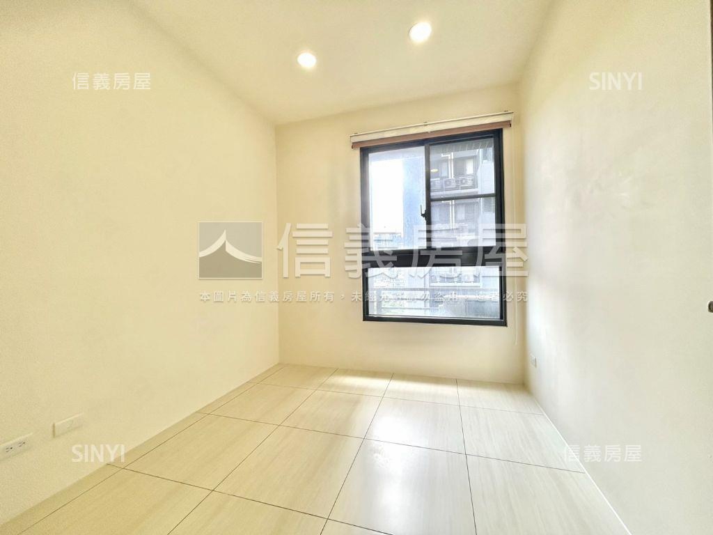 世紀．鑫城４房平面車位房屋室內格局與周邊環境