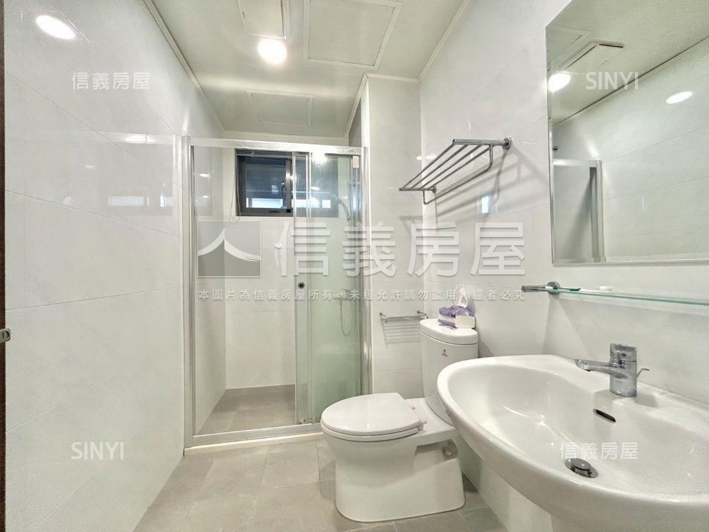 世紀．鑫城４房平面車位房屋室內格局與周邊環境