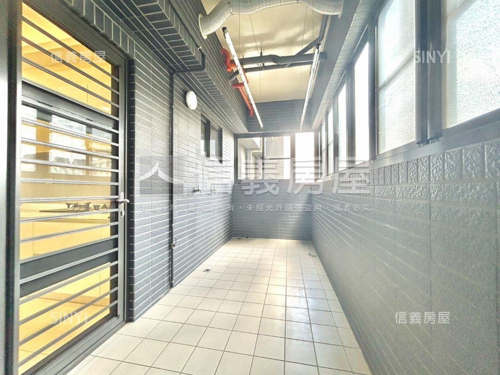 世紀．鑫城４房平面車位房屋室內格局與周邊環境