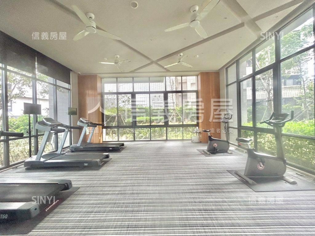 世紀．鑫城４房平面車位房屋室內格局與周邊環境