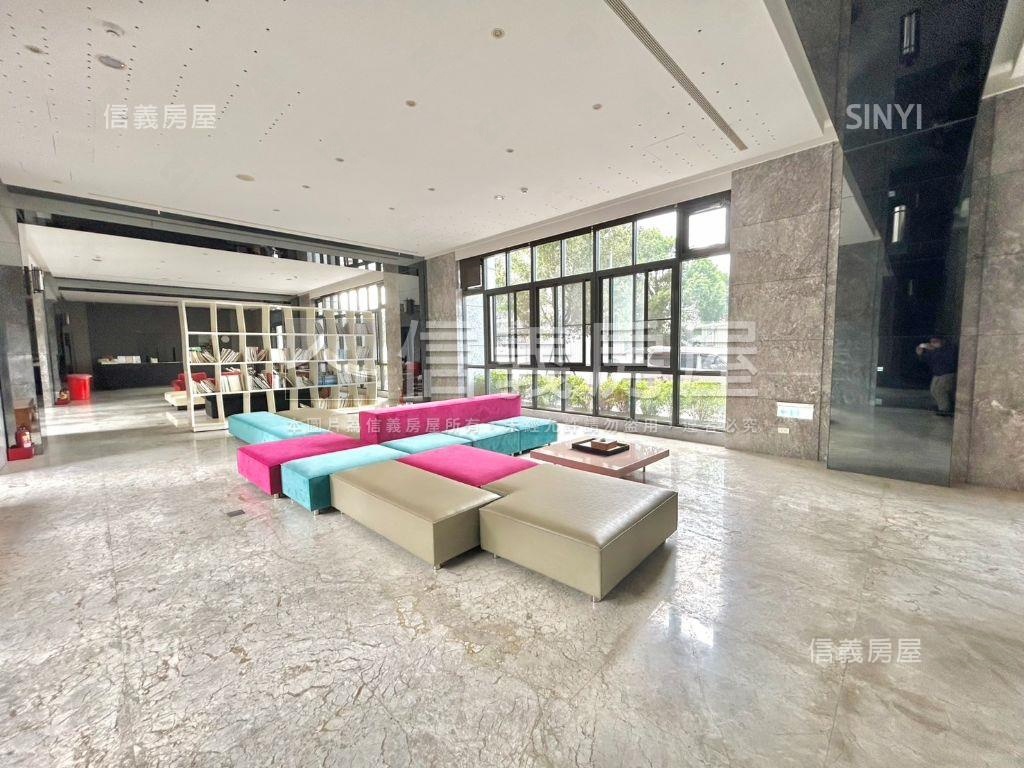 世紀．鑫城４房平面車位房屋室內格局與周邊環境