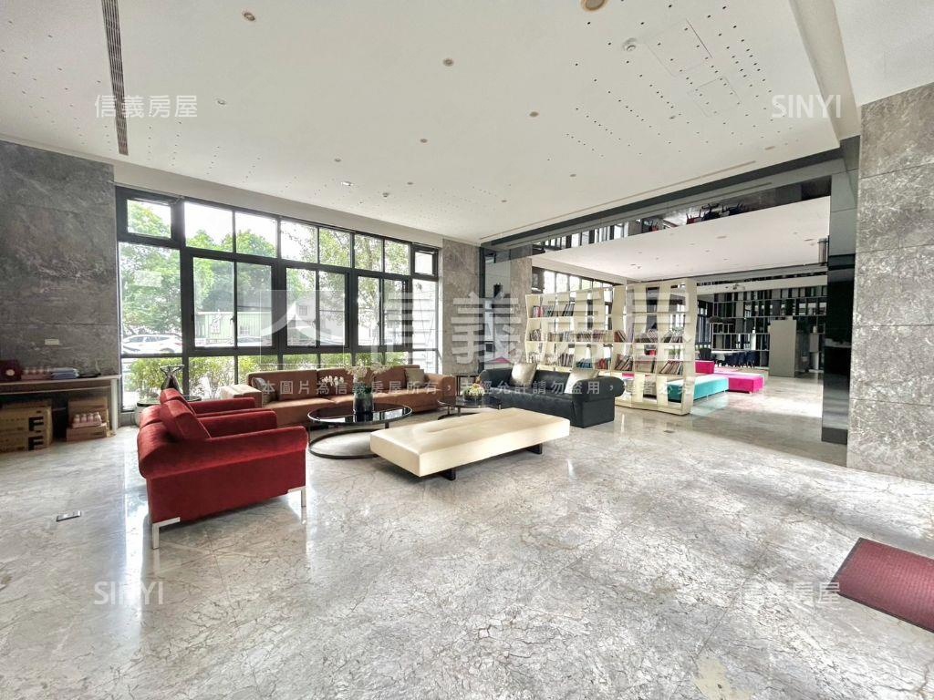 世紀．鑫城４房平面車位房屋室內格局與周邊環境