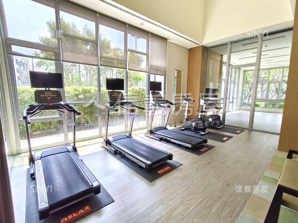 專任近高鐵．站前兩房車位房屋室內格局與周邊環境