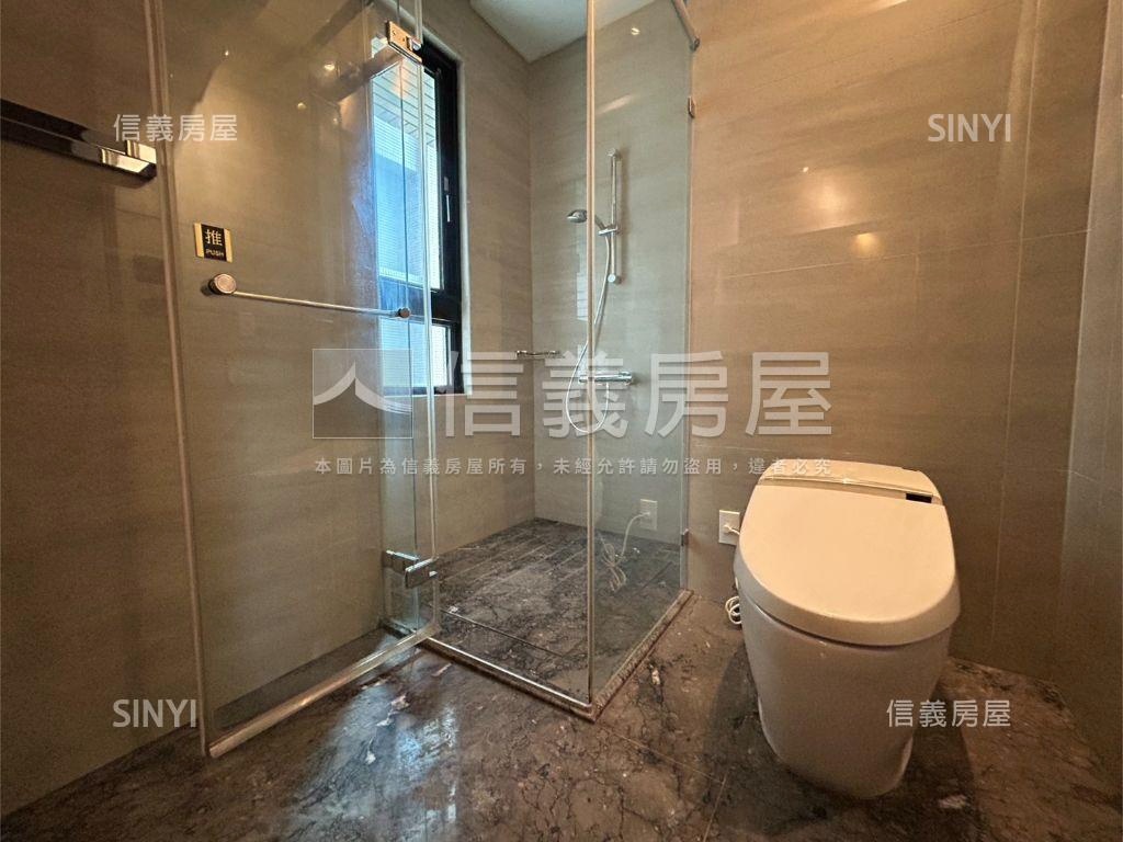 皇苑世紀館雙平車房屋室內格局與周邊環境