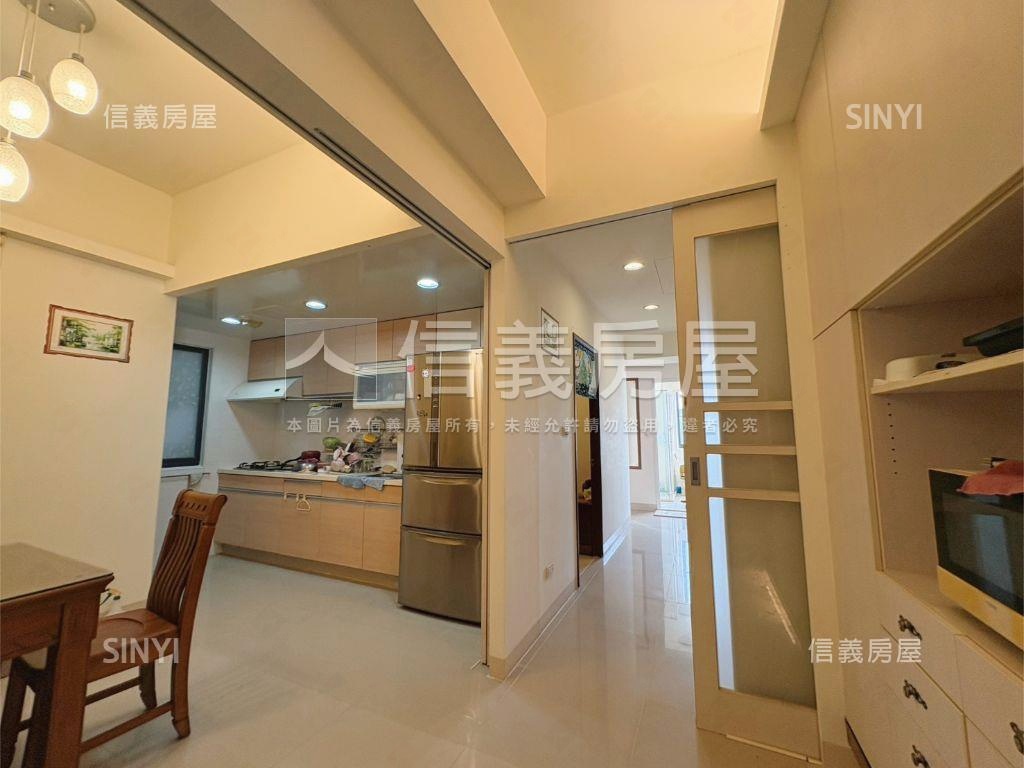 煙波行館邊間大四房車位房屋室內格局與周邊環境