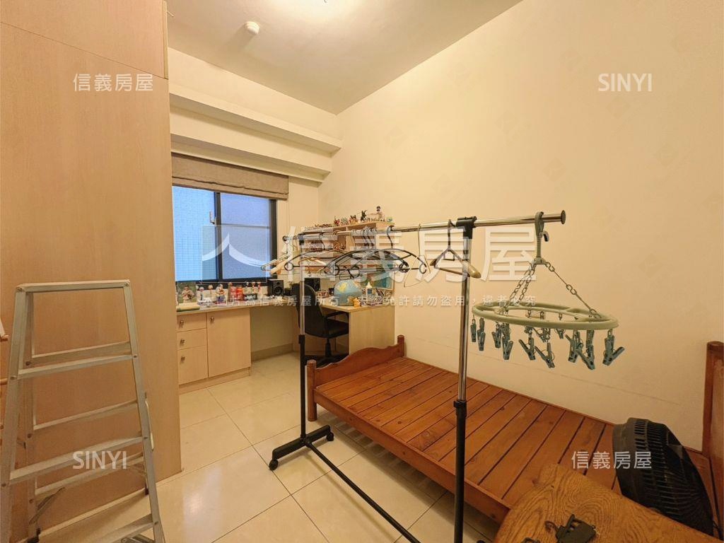 煙波行館邊間大四房車位房屋室內格局與周邊環境