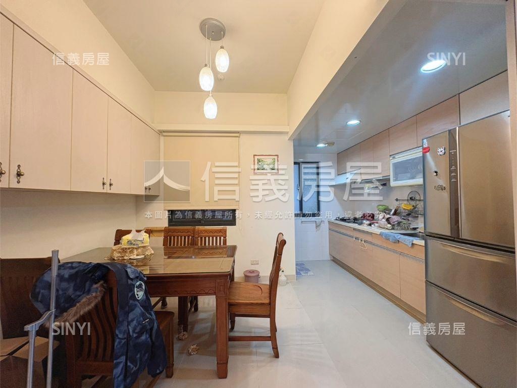 煙波行館邊間大四房車位房屋室內格局與周邊環境