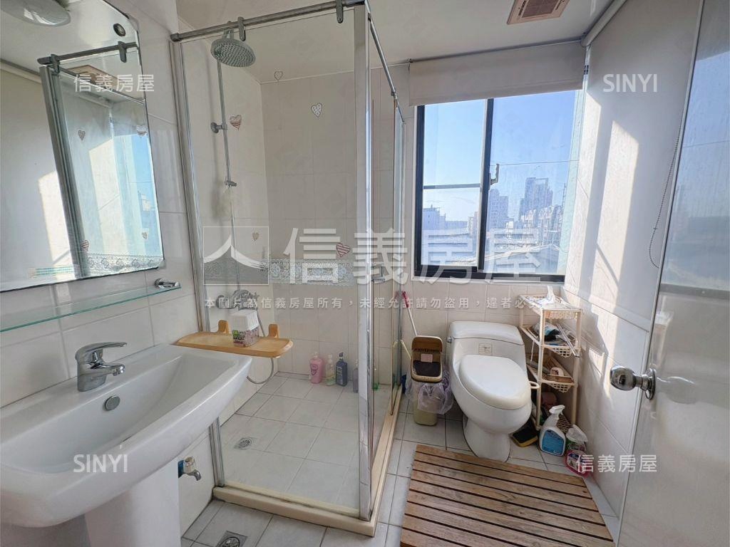 煙波行館邊間大四房車位房屋室內格局與周邊環境