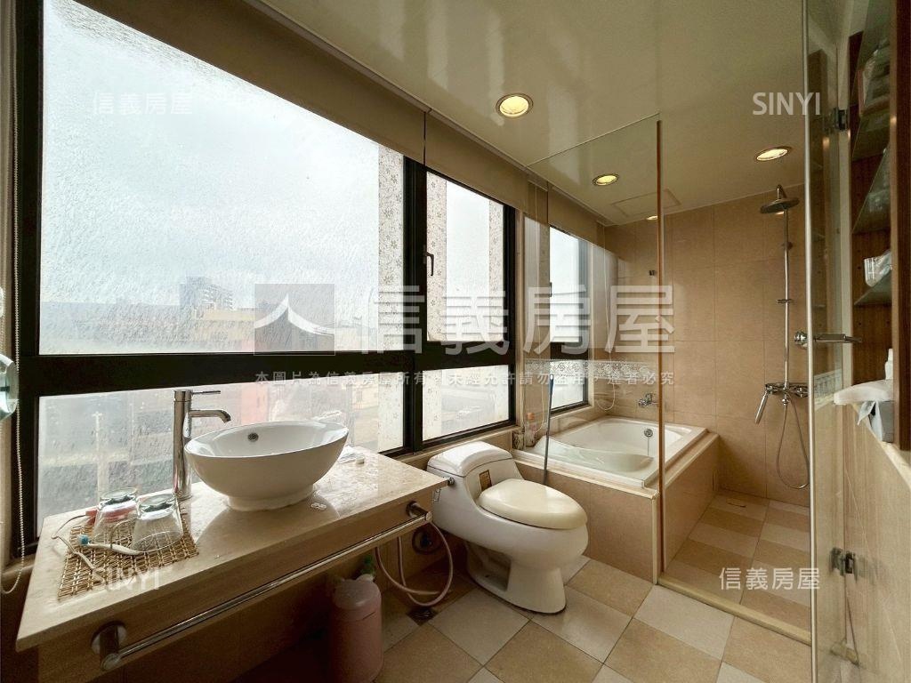 煙波行館邊間大四房車位房屋室內格局與周邊環境