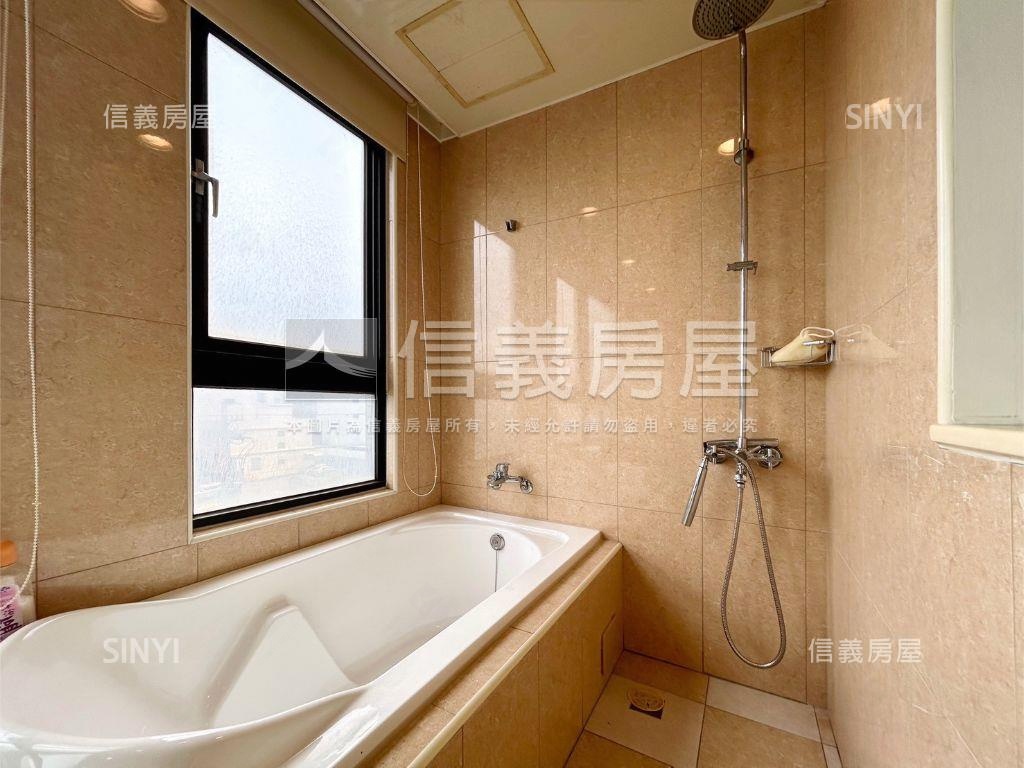 煙波行館邊間大四房車位房屋室內格局與周邊環境