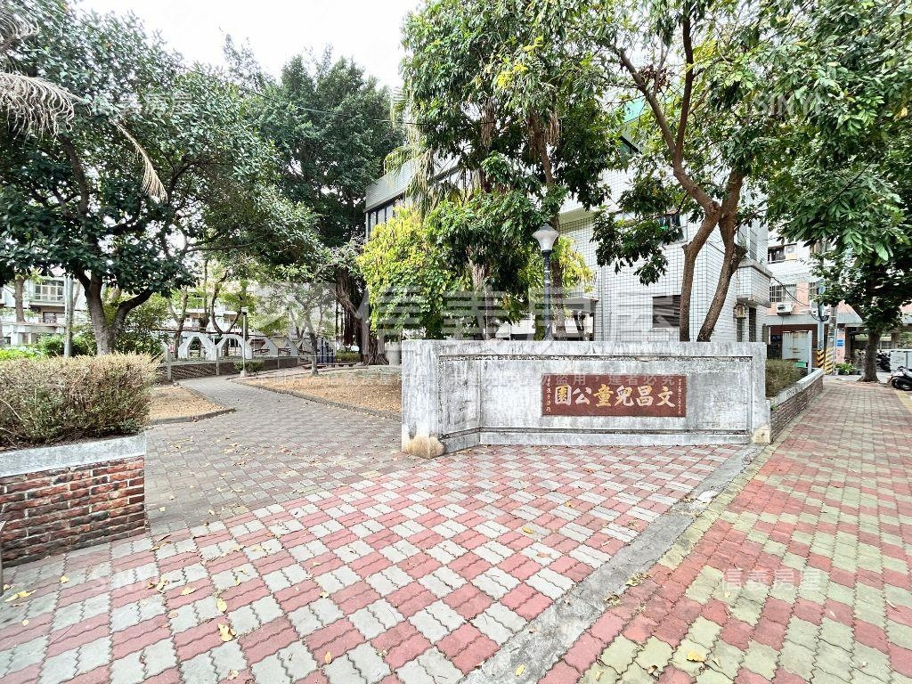 樸森林質感３房雙平車位房屋室內格局與周邊環境