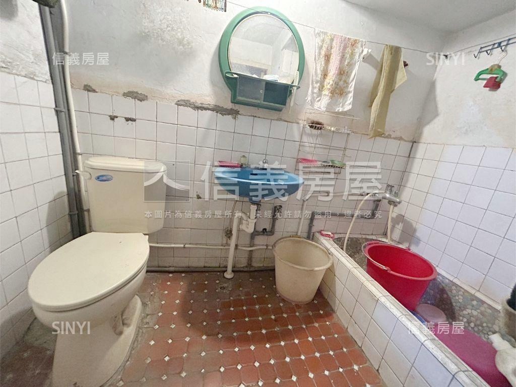 楠梓近捷運正街透天房屋室內格局與周邊環境