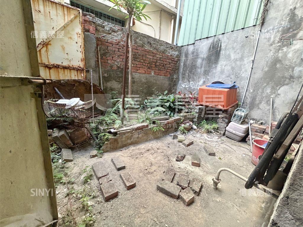 楠梓近捷運正街透天房屋室內格局與周邊環境