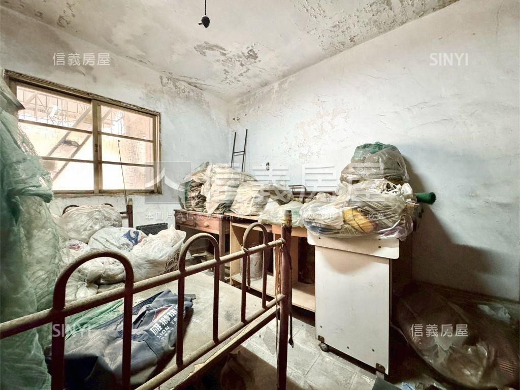 楠梓近捷運正街透天房屋室內格局與周邊環境