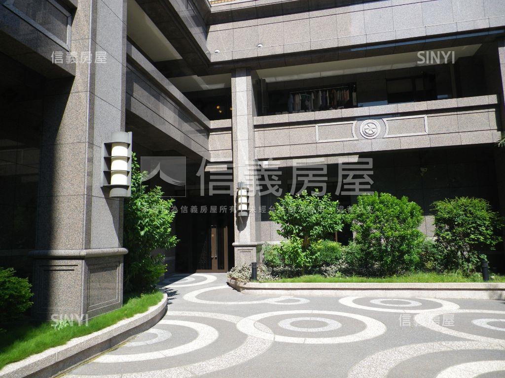 高峰會優質三房車位房屋室內格局與周邊環境